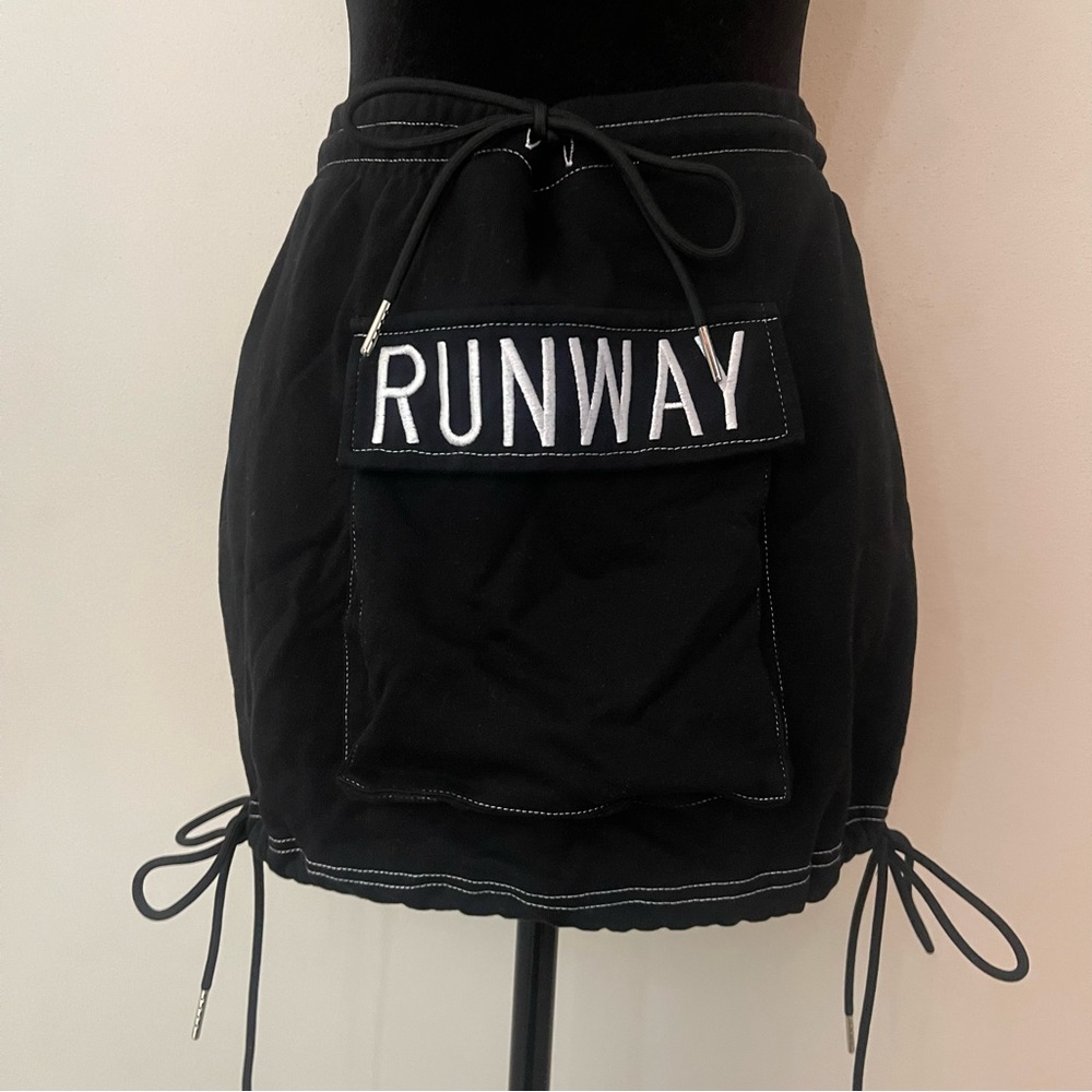 Streetwear cargo mini skirt (runs small)